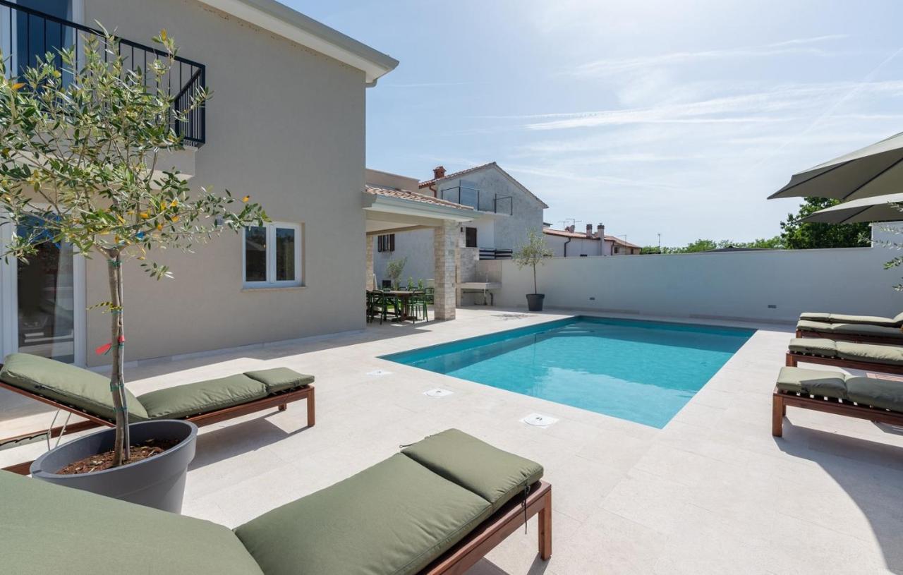 Nia With Private Pool Villa Umag
