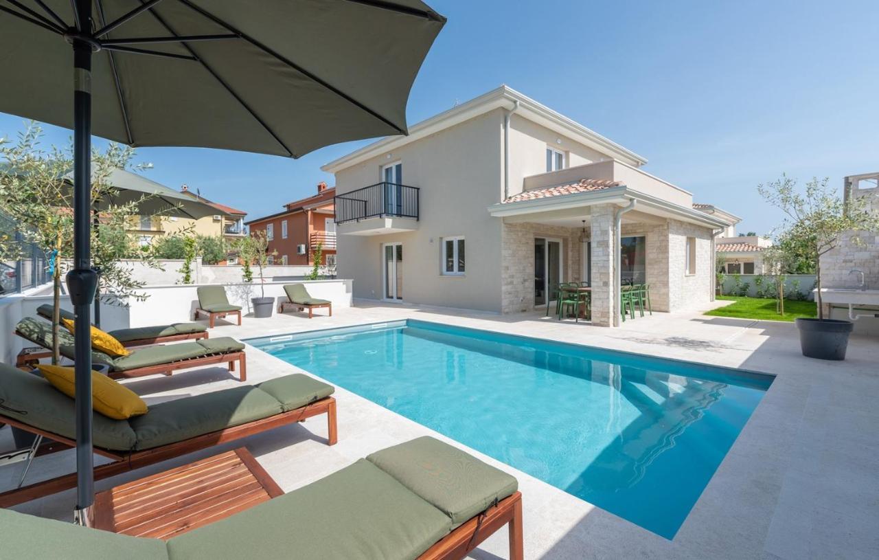 Nia With Private Pool *