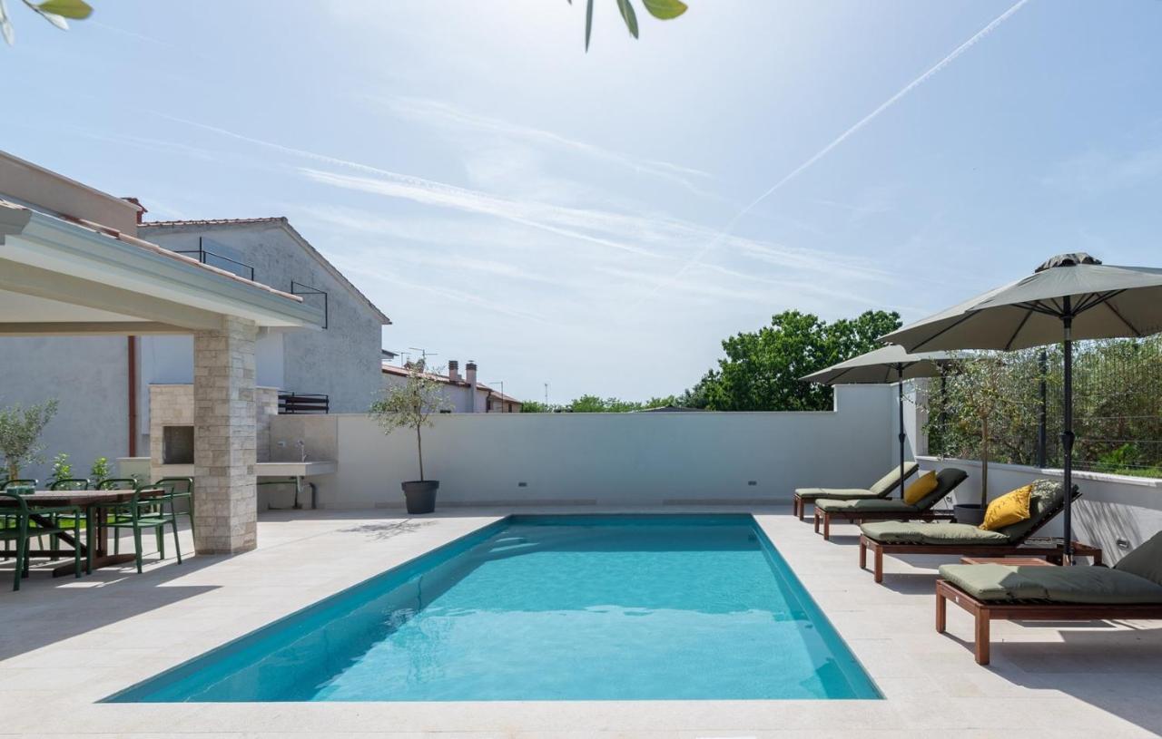 Nia With Private Pool Villa Umag