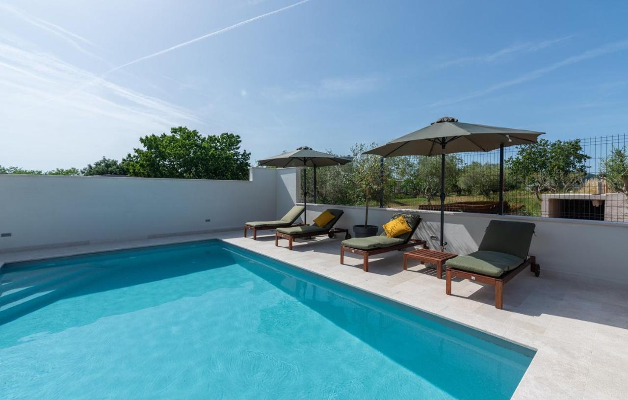 Nia With Private Pool Villa *